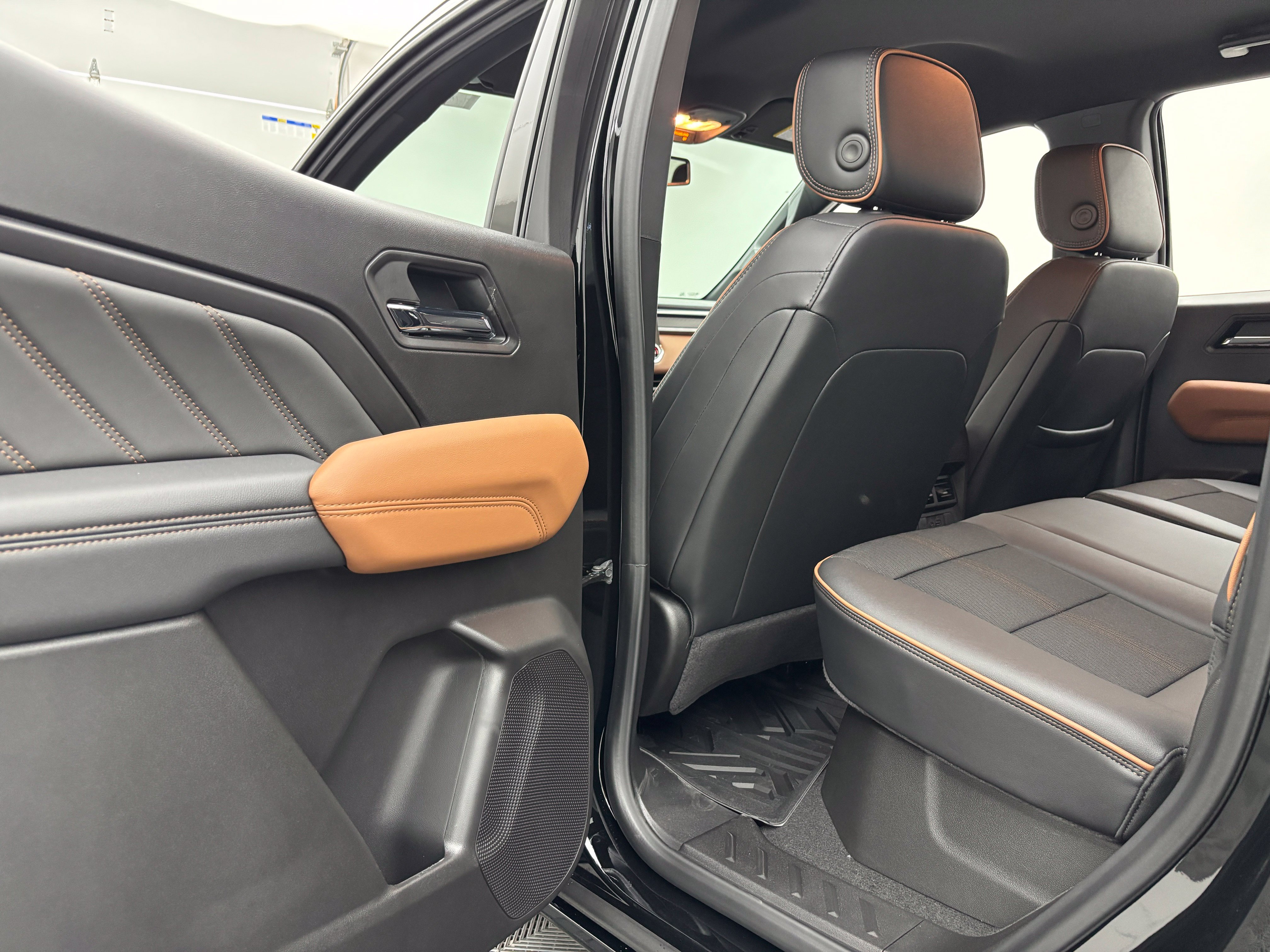 New 2026 GMC Canyon AT4 w/ Nightfall Essentials Package AWD/4WD image 37
