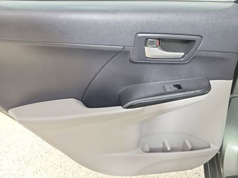 Used 2014 Toyota Camry LE image 14