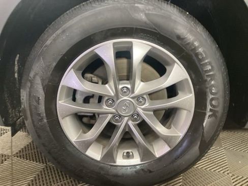 Used 2019 Hyundai Santa Fe SEL image 21