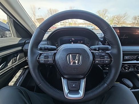 Used 2025 Honda Accord Touring image 10