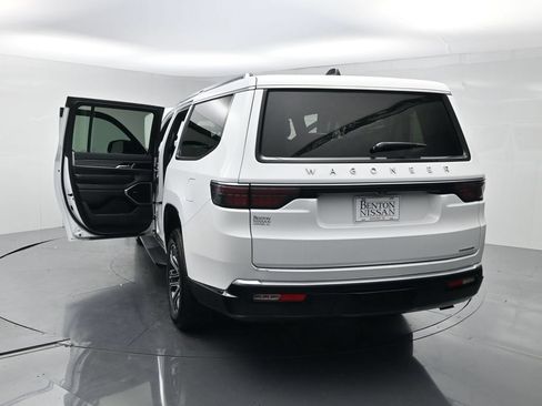 Used 2024 Jeep Wagoneer L Series II RWD image 27