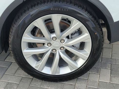 New 2025 Land Rover Discovery S image 13