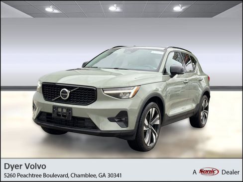 Certified 2023 Volvo XC40 B5 Plus w/ Driver Assist Package AWD/4WD image 1