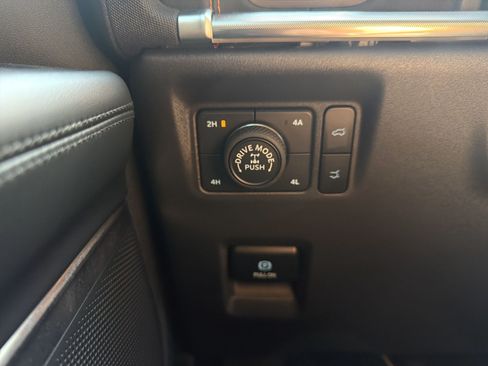 Used 2025 Ford Expedition Tremor AWD/4WD image 34