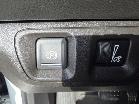 Used 2019 GMC Acadia SLE image 18