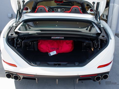 Certified 2015 Ferrari California T image 24