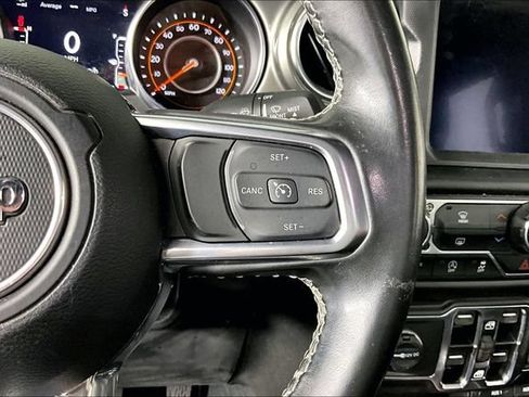 Used 2022 Jeep Gladiator Overland w/ Trailer Tow Package AWD/4WD image 9