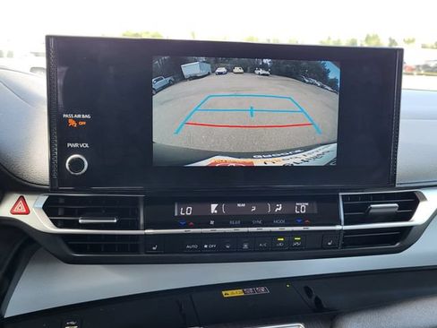 Used 2025 Toyota Sienna XLE AWD/4WD image 17