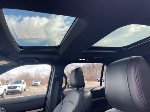 Used 2018 Ford Explorer XLT w/ Equipment Group 202A image 8