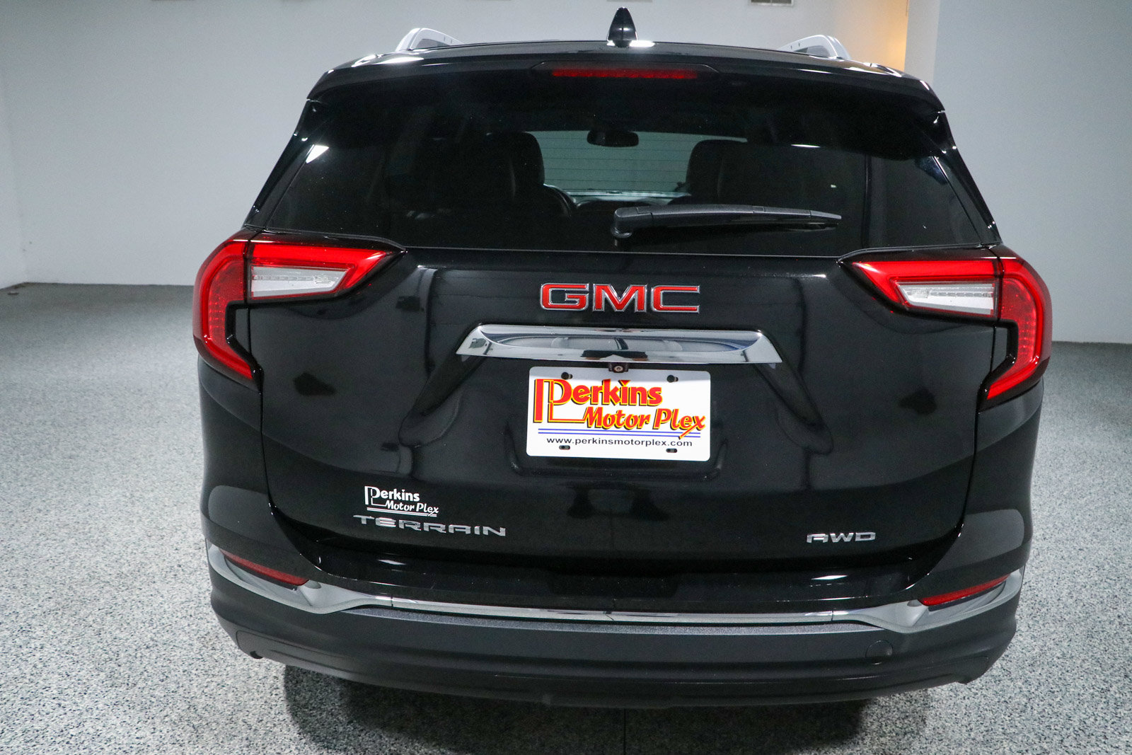 Used 2022 GMC Terrain SLT w/ LPO, Floor Liner Package AWD/4WD image 8