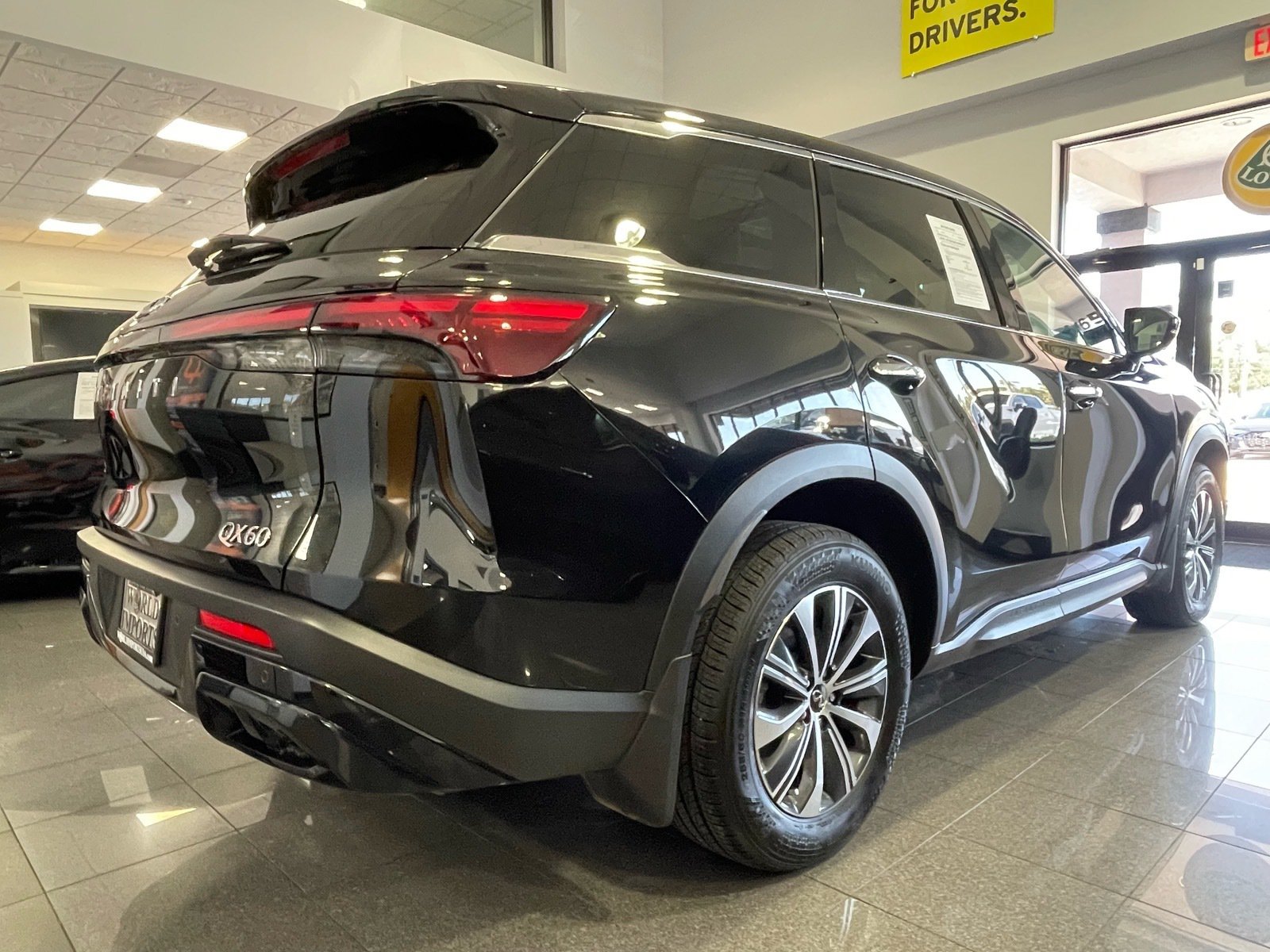Used 2025 INFINITI QX60 Pure FWD image 5