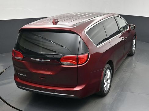 Used 2020 Chrysler Pacifica Touring w/ Tire & Wheel Group FWD image 24