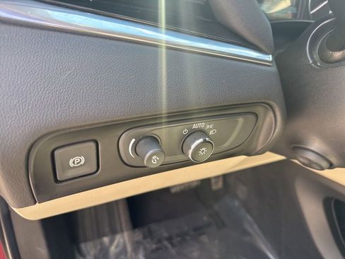 Used 2018 Buick Enclave Premium AWD/4WD image 11