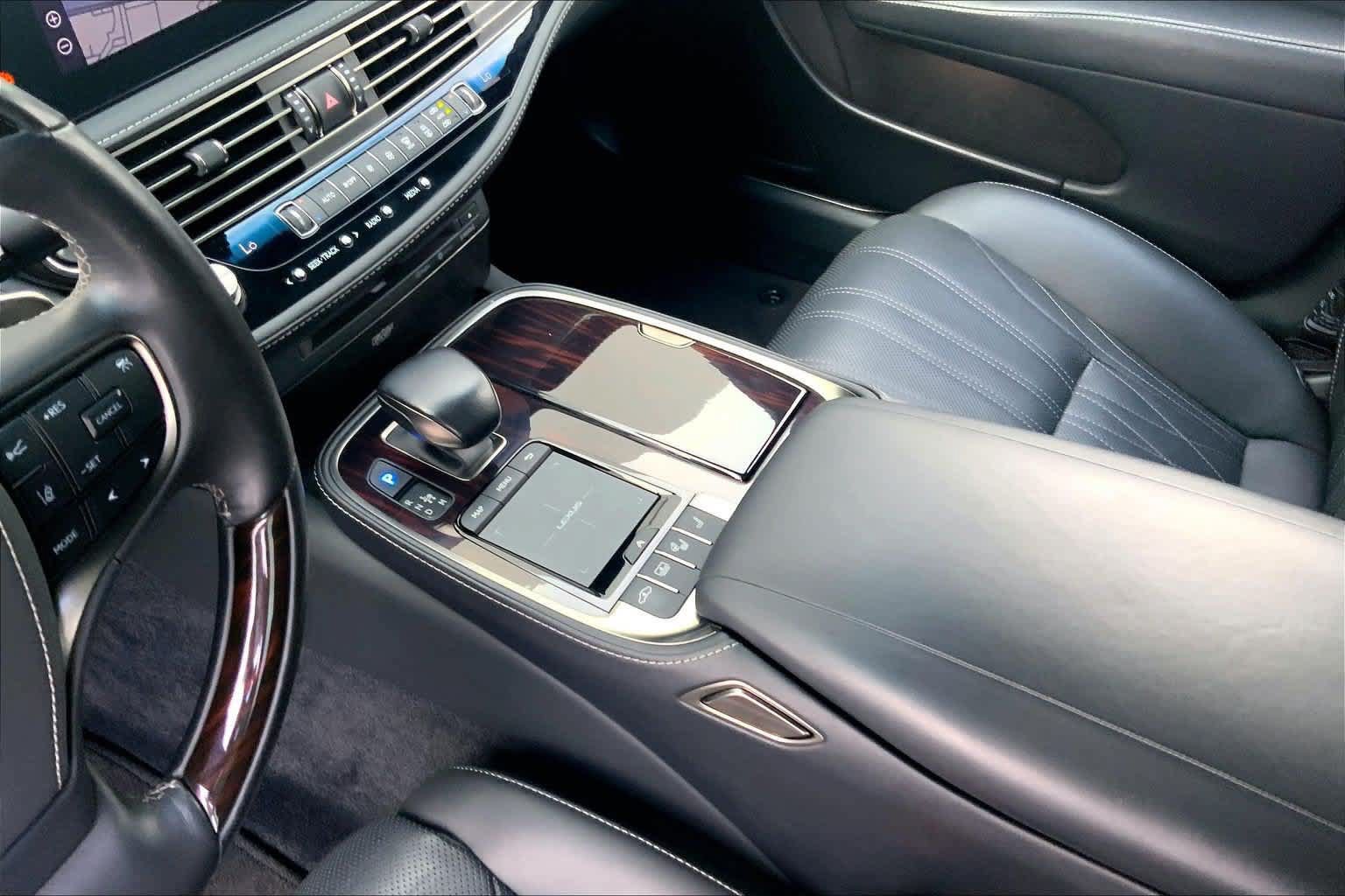 Used 2021 Lexus LS 500 w/ Luxury Package RWD image 16