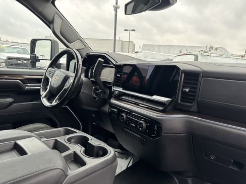 Used 2024 Chevrolet Silverado 3500 LT w/ Convenience Package image 16