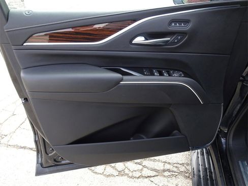 Used 2021 Cadillac Escalade Premium Luxury image 9