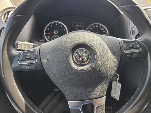 Used 2013 Volkswagen Tiguan SE image 8