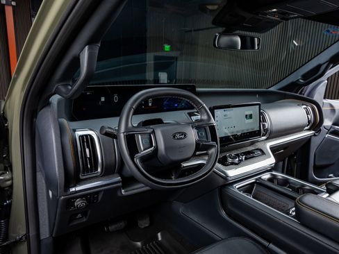 Used 2025 Ford Expedition Tremor image 17