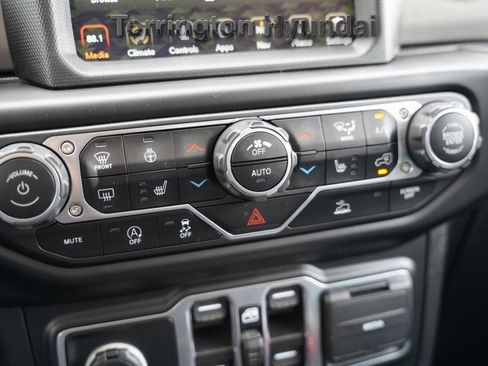 Used 2021 Jeep Gladiator Willys image 26