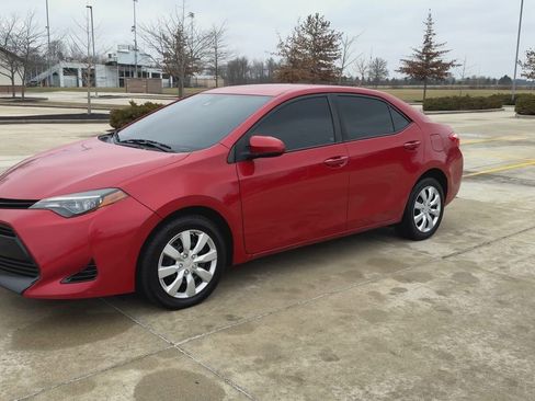 Used 2017 Toyota Corolla LE image 4