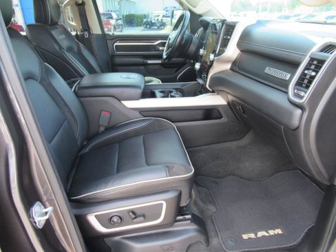 Used 2019 RAM 1500 Laramie RWD image 10