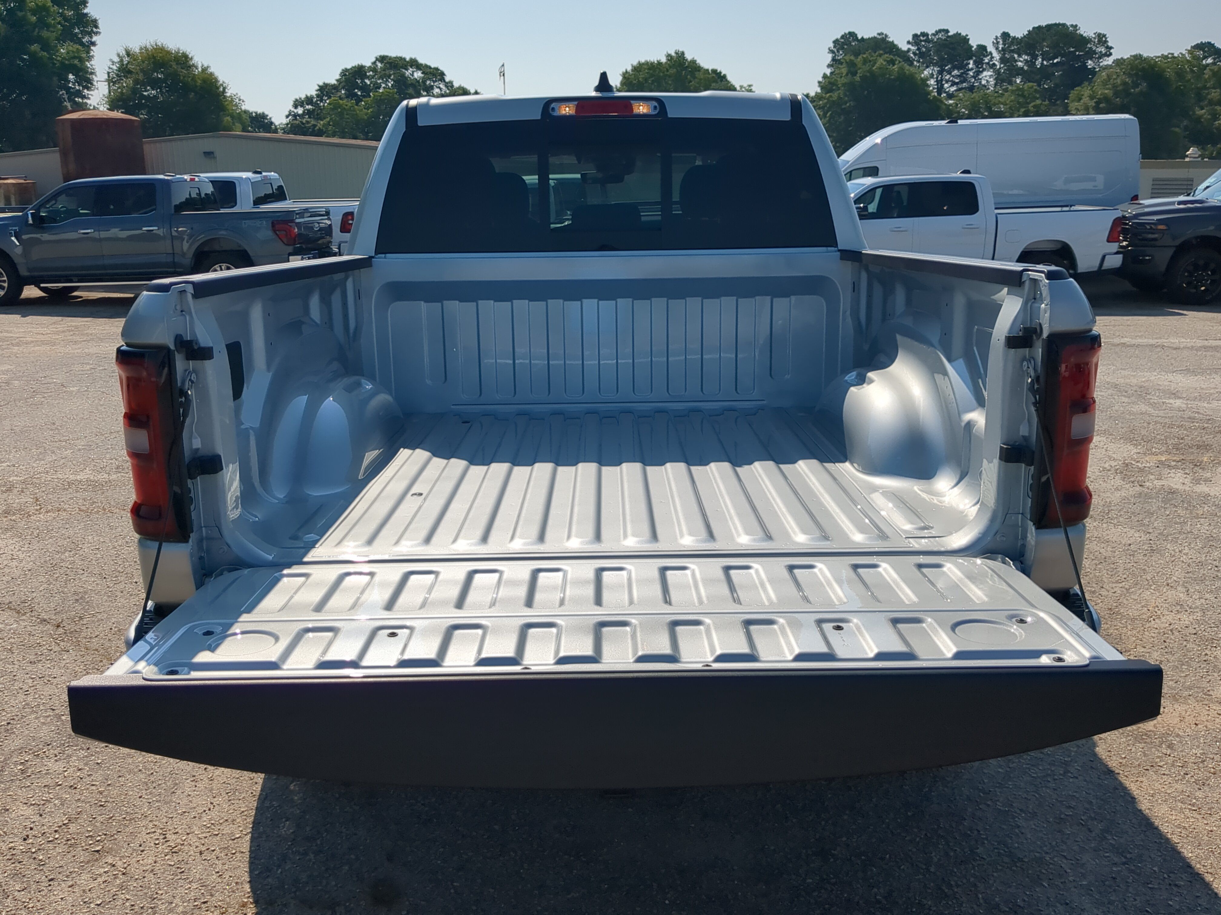 New 2026 RAM 1500 Express AWD/4WD image 12