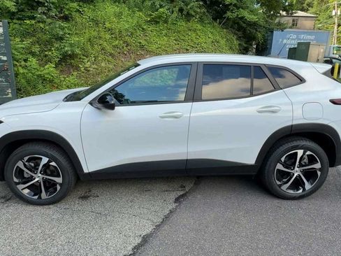 Certified 2024 Chevrolet Trax RS w/ Driver Confidence Package FWD image 5