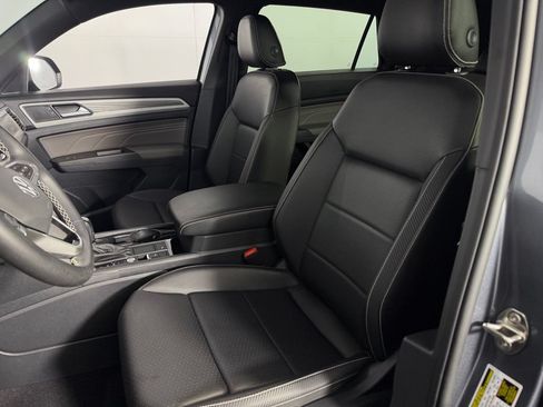 Used 2023 Volkswagen Atlas Cross Sport SE FWD image 21