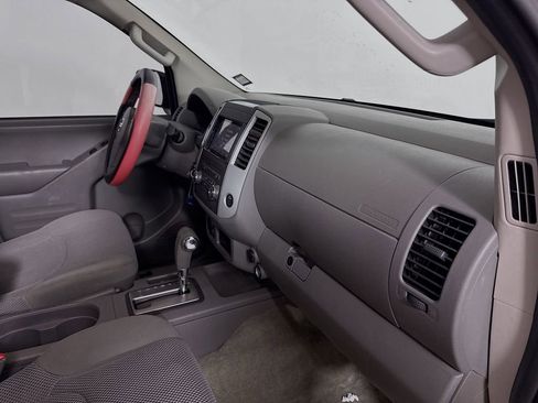 Used 2016 Nissan Frontier SV image 26