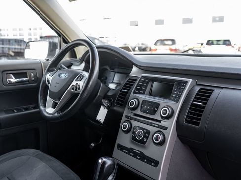 Used 2017 Ford Flex SE image 11