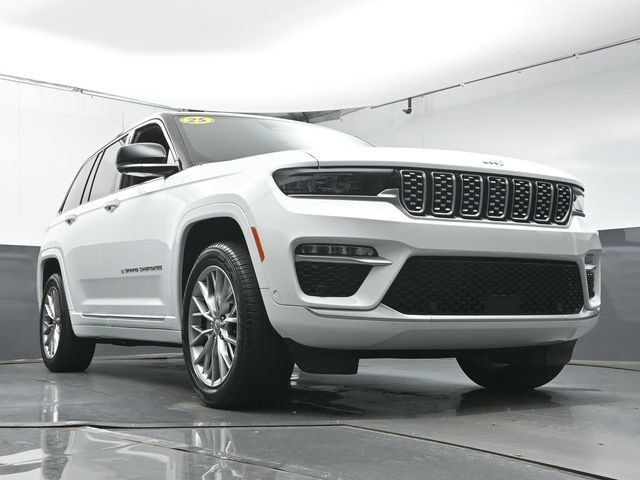 Used 2025 Jeep Grand Cherokee Summit AWD/4WD image 34