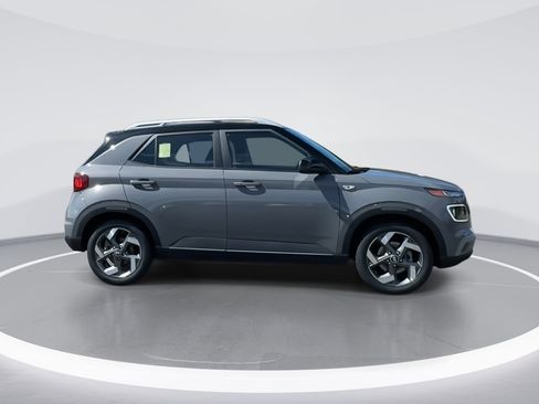 Certified 2022 Hyundai Venue Limited image 8