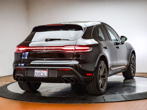 Certified 2025 Porsche Macan Turbo image 4