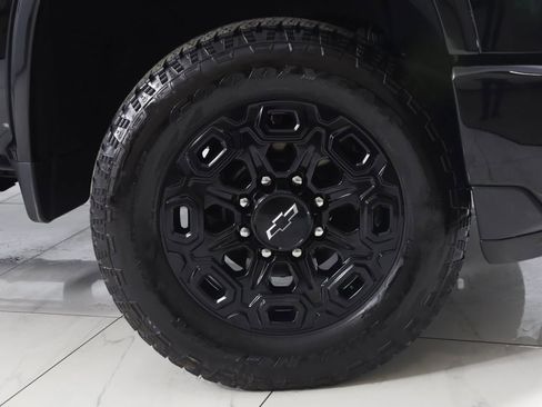 Used 2024 Chevrolet Silverado 2500 LT w/ Midnight Edition image 15