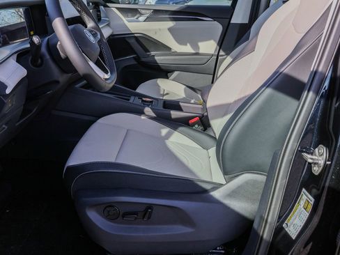 New 2025 Volkswagen Tiguan SE image 20