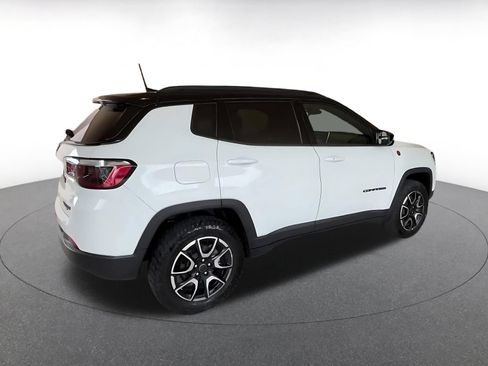 Used 2025 Jeep Compass Trailhawk AWD/4WD image 13