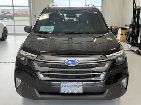 Used 2025 Subaru Forester Premium AWD/4WD image 7