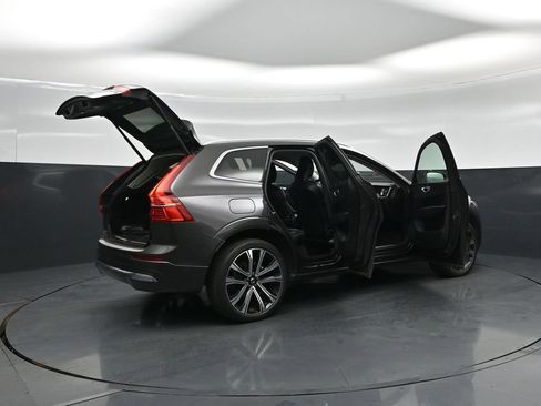Used 2023 Volvo XC60 B5 Ultimate w/ Climate Package AWD/4WD image 4