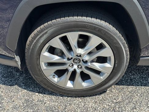 Used 2019 Toyota RAV4 XLE Premium w/ Cold Weather Package AWD/4WD image 10