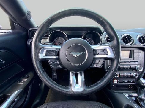 Used 2017 Ford Mustang Coupe RWD image 6