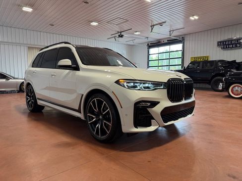 Used 2022 BMW X7 xDrive40i w/ M Sport Package AWD/4WD image 7