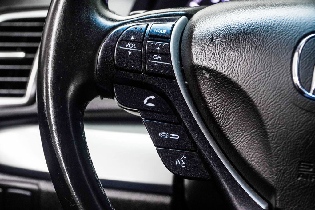 Used 2018 Acura RDX w/ Technology Package AWD/4WD image 32