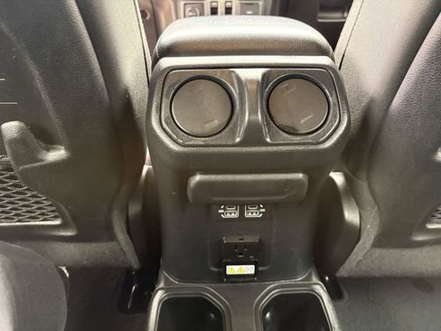 Used 2021 Jeep Wrangler Rubicon AWD/4WD image 23