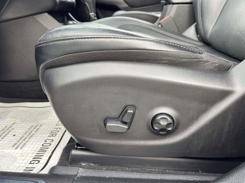 Used 2019 Jeep Cherokee Limited image 18