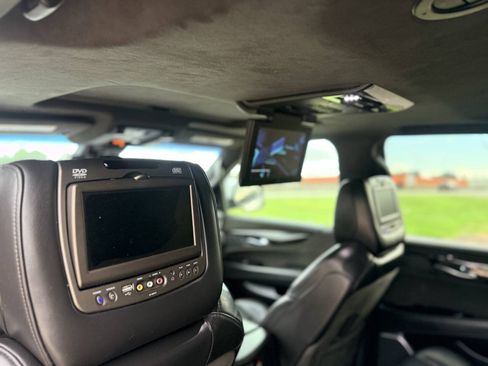 Used 2019 Cadillac Escalade Platinum RWD image 21