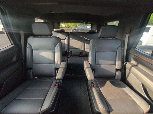 Used 2021 Chevrolet Tahoe High Country w/ Premium Package AWD/4WD image 31