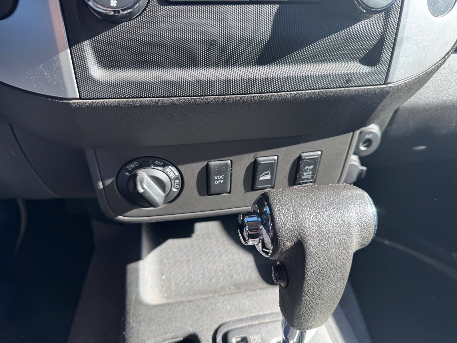 Used 2011 Nissan Xterra PRO-4X w/ Pro-4x Leather Pkg AWD/4WD image 18