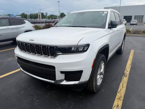 Used 2022 Jeep Grand Cherokee L Laredo w/ Luxury Tech Group I AWD/4WD image 2