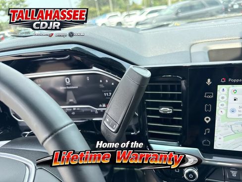 Used 2025 GMC Sierra 2500 SLE AWD/4WD image 23