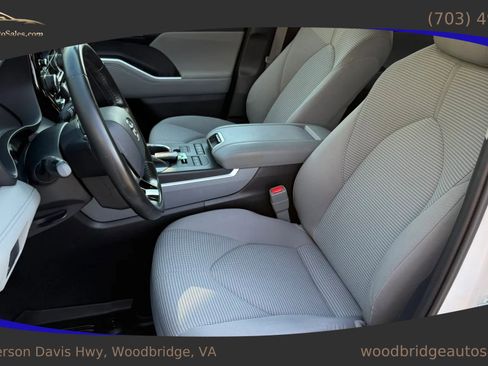 Used 2021 Toyota Highlander LE image 15